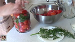 Маринованные помидоры с морковной ботвой! Проверенный рецепт!