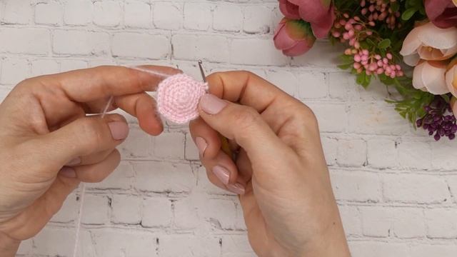 Мышка вязаная крючком. Мастер класс. Часть 5. Ушки.