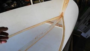 Постройка швертбота: приклеил днище, перевернул лодку