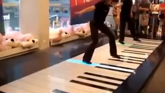 игра на пианино ногами смотреть онлайн