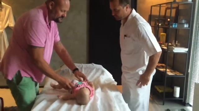 Массаж. 6.5 месяцев. Осмотр в Хуа Хине смотреть онлайн