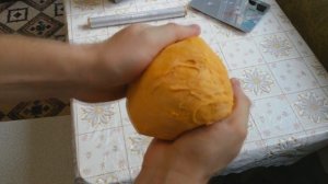 Желтое тесто для пельменей на соке моркови