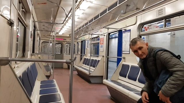 Поездка по новому участку Петербургского метрополитена "Шушары - Международная" смотреть онлайн