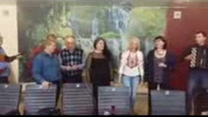 Течёт речка, бережочек моет...