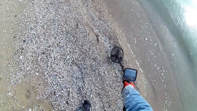 С металлоискателем на пляж! Находки однако!