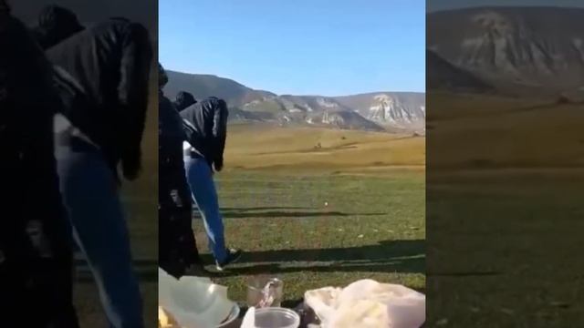 ЛЕЗГИНКА 2021 ГОРЦЫ ТАНЦУЮТ МОЩНУЮ ЛЕЗГИНКУ смотреть онлайн