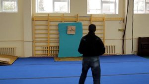 Безоборотное метание ножей. ролик-3 .Ученик Юрия Федина - Вязовец Борис .