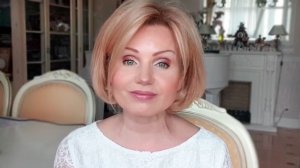 Ирина Климова читает стихотворение Евгения Евтушенко - "Идут белые снеги"