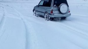 Suzuki Escudo по снегу