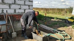 Абиссинская скважина. Бурили 10 а получилось 6 метров.