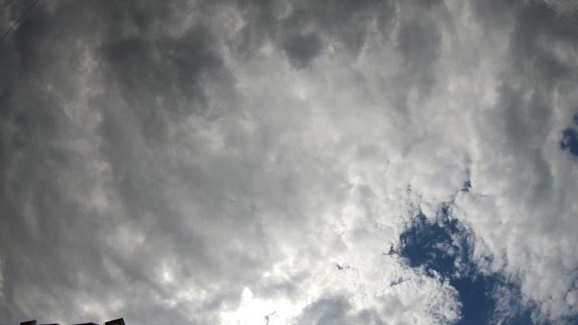 Облака плывут по небу (Ускоренное видео) [4K Ultra HD] смотреть онлайн