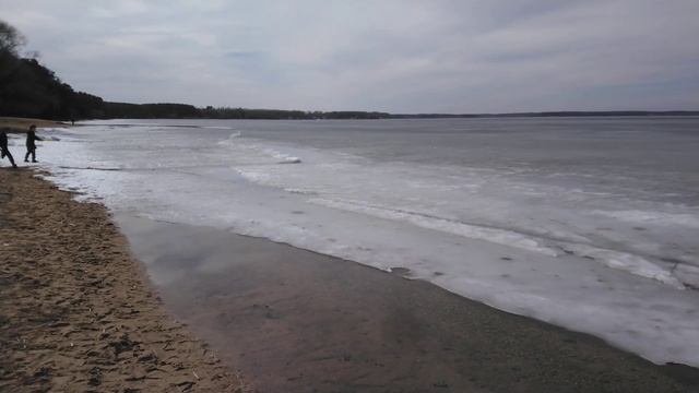 Минское море лёд Тронулся. Весна Март месяц +14. Пляж 5 Минское море. Unforgettable spring moment.