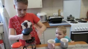 ОЧЕНЬ ВКУСНОЕ КАКАО С ПЕНКОЙ. Готовим вместе с Сашкой