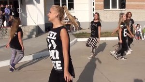 Красивые девушки классно танцуют уличные танцы. Dance School SOL. Workshop by Komashny-2014
