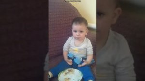 КАК КУШАЕТ МАЛЕНЬКИЙ РЕБЕНОК