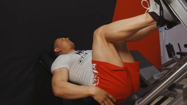 Жим ногами. Средняя узкая постановка I Акцент на квадры смотреть онлайн