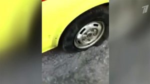 Во Владивостоке хулиганы прокололи колеса почти 40 автомобилей в одном из районов города