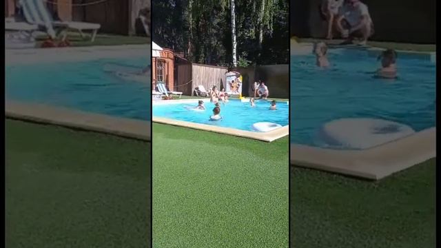 Дубрава и бассейн на Комарова смотреть онлайн