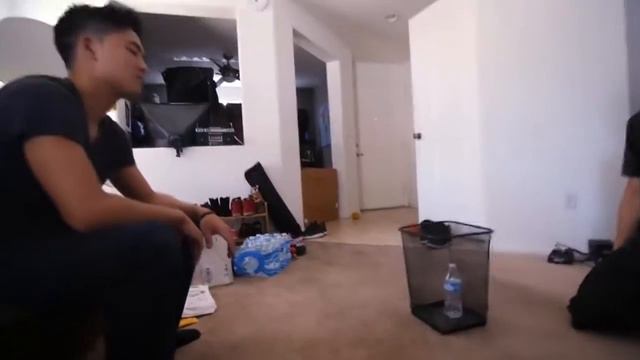 10 САМЫХ ЭПИЧНЫХ БУТЫЛКА ВОДЫ ЧЕЛЛЕНЖ НА YOUTUBE Water Bottle Flip Challenge смотреть онлайн