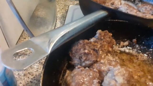 На обед котлеты с гречкой и подливкой смотреть онлайн