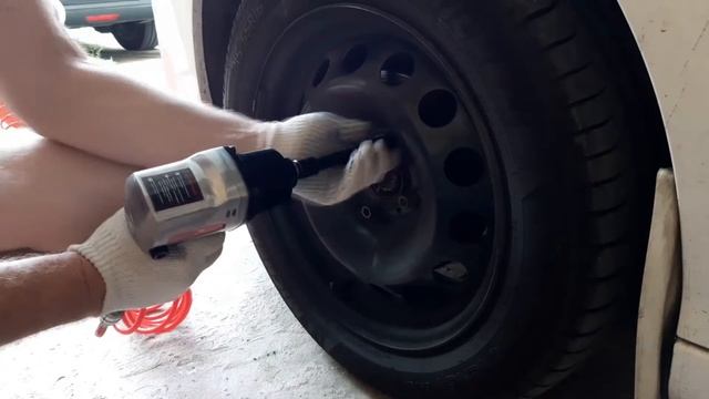 Пневмогайковерт ударный Fubag IW900. Гайковерт для гаража. Распаковка и обзор. смотреть онлайн