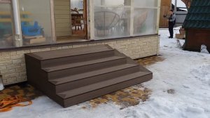 Угловая лестница к дому 4 ступени полностью из ДПК