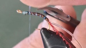 Мушка на омуля с синей икринкой из органзы