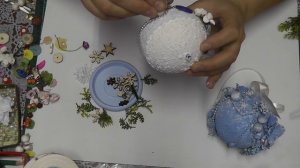 Елочный шар с объемным декором. Мастер-класс