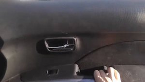 Видео: Как открыть пассажирскую дверь Mitsubishi Outlander XL изнутри?