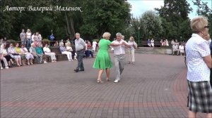 Танцуем в парке под красивую музыку! Music! Dance!