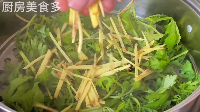 100歲奶奶喜歡把艾草這樣蒸一蒸，作用真是太厲害了，比10萬補藥還要好，很多人卻不知道，省錢又好用，【廚房美食多】
