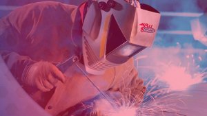 Опасные факторы при выполнении частично-механизированной сварки плавлением