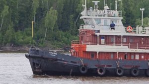Теплоход ОТА-992 с составом на буксире. п. Кедровый. Обь