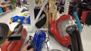 В канадском магазине сэконд хенд. Нечего не купил.