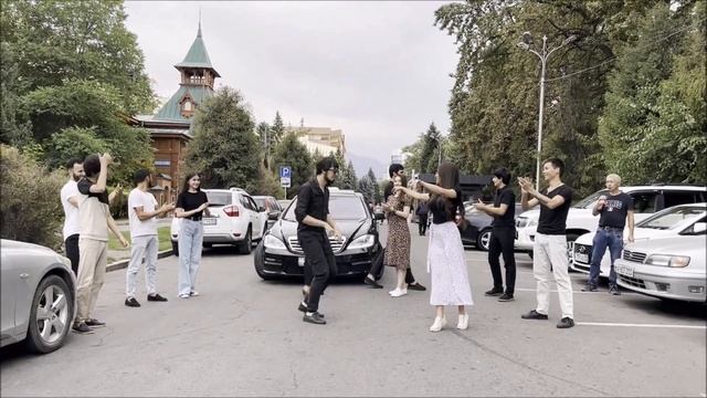 Девушки Танцуют Красиво Зажигательная Лезгинка 2023 Bomba Lezginka Dance ALISHKA Алма-Ата Казахстан смотреть онлайн