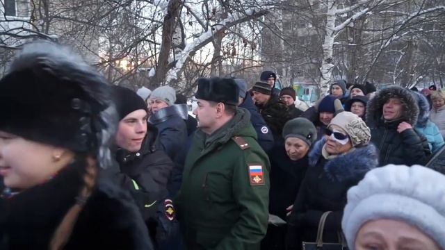 "До свидания, мальчики!": От стен военкомата торжественно проводили еще 15 призывников смотреть онлайн