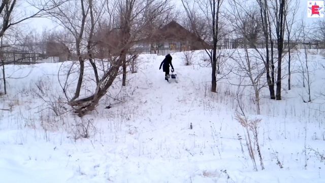 ВЛОГ VLOG Катаемся с горки на снегоходе всей семьёй Видео для детей