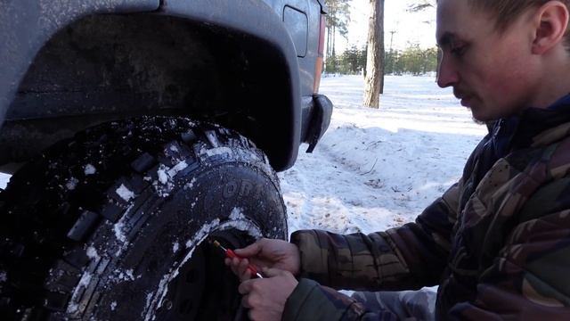 Jeep на зимнем бездорожье, балуется немного смотреть онлайн