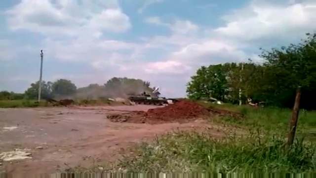 Бронетехника гарнизона Славянска, май 2014 г. смотреть онлайн