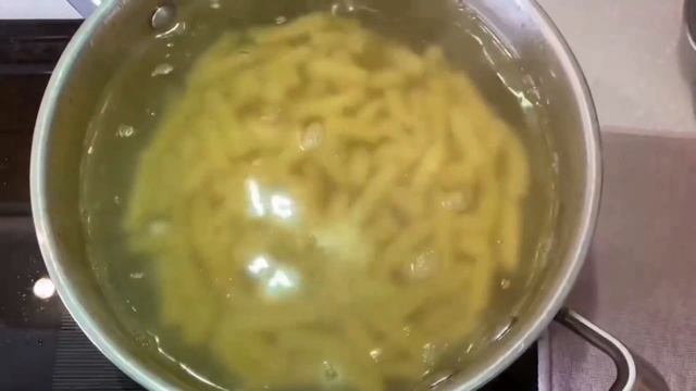 Паста с форелью или сёмгой в сырно-сливочном соусе. Готовим вместе! Вот это Кухня! смотреть онлайн