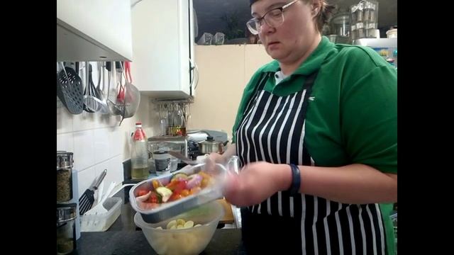 Приготовим поедим. Форель с овощами в духовке.
