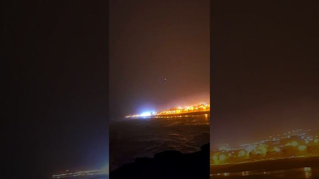 المدين مع البحر ، التصوير من فوق الجبل