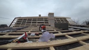 Как перекрыть кровлю на даче? Как сделать ремонт кровли? Шаг№3 Монтаж обрешетки под металлочерепицу