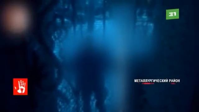 Выпала с 4 ого этажа и приземлилась прямо на очевидца, который стоял под окнами смотреть онлайн