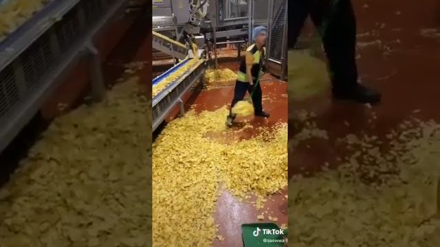 Chips Lays factory production (shock) Как делают чипсы на заводе (шокирующая правда) Лейс, Люкс
