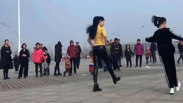 Шаффл танцует красавица Цинцин In My Mind I Schuffle Qingqing смотреть онлайн