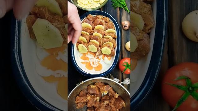 Как приготовить сочное мясо с картошкой в духовке. Рецепт на праздничный стол смотреть онлайн