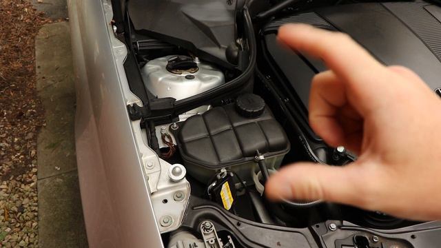 Basic vehicle maintenance; check and top up your coolant! W203 C220 cdi applies to most vehicles DI смотреть онлайн