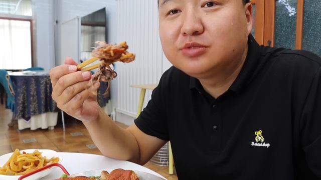 3个大肘子，阿强做“肘子拌饭”，淋上汤汁软烂脱骨大口吃真过瘾｜Mukbang【cram阿强】