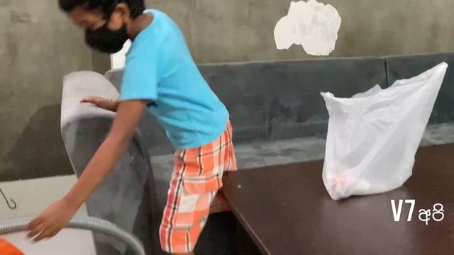 අපි මෙහෙමයි පෝය දවසේ ගේ අස්කරේ| how we clean our home #v7 #with5kids #v7අපි #proudparents #srilanka смотреть онлайн